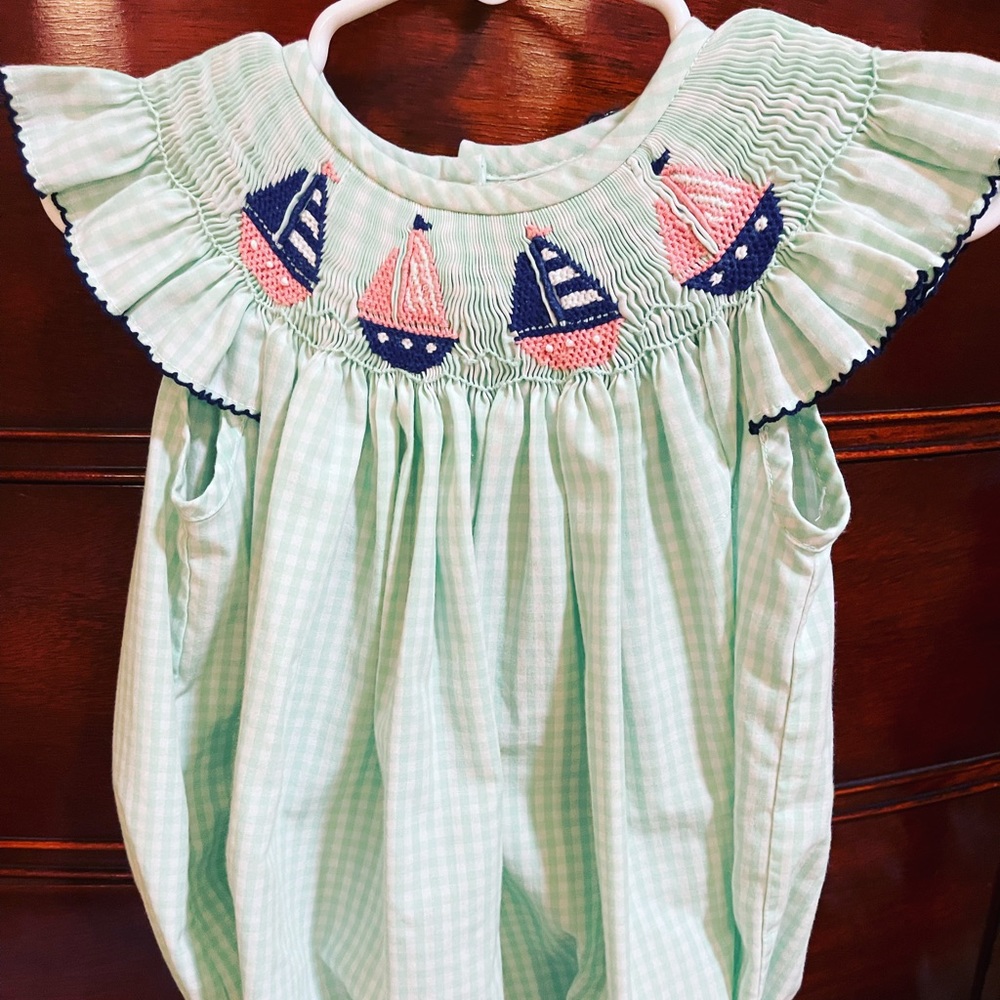 EUC shrimp and grits sailboat bubble size 12 months